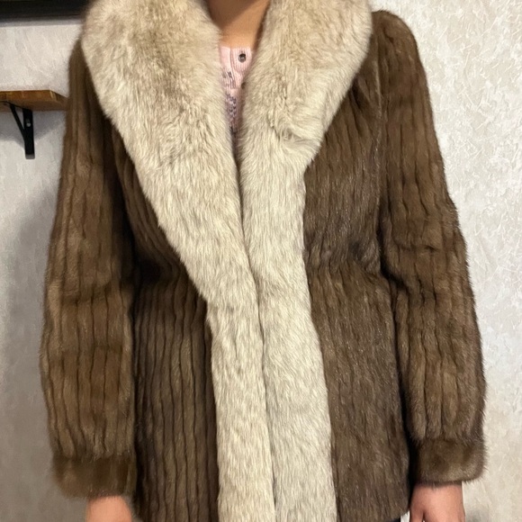 Beautiful Vintage Mink Coat - Picture 5 of 6